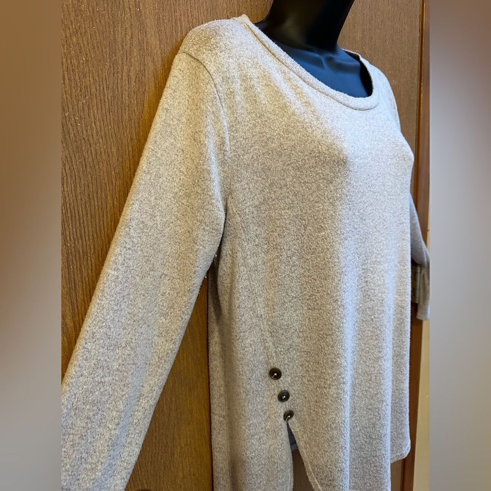 Misia Long Sleeve Cream color Sweater | Women size Large